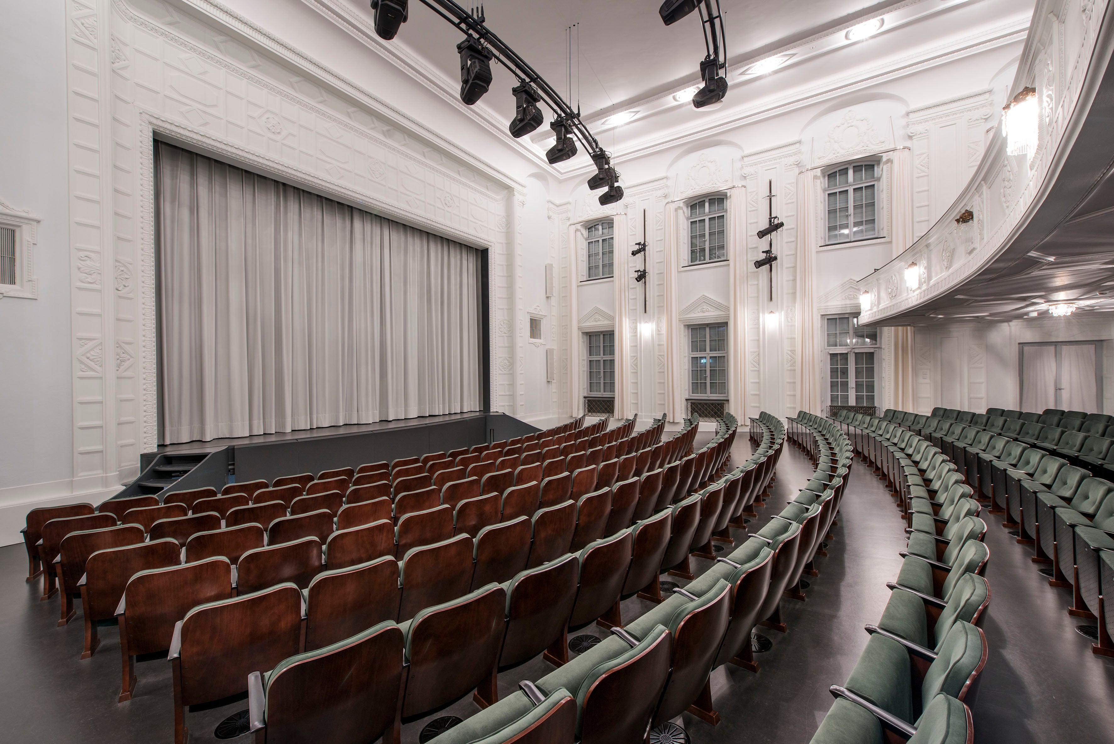 Langenthal's 'Hart auf Hart' Theater Experience